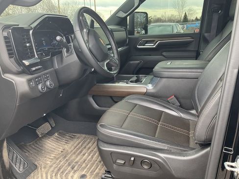 Used 2024 Chevrolet Silverado 3500 High Country w/ High Country Premium Package image 5