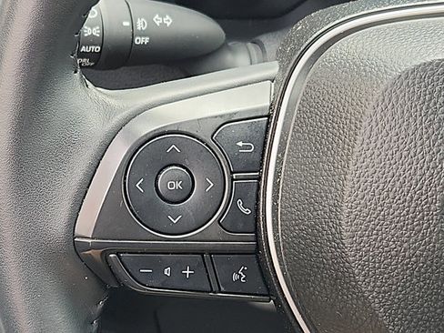 Used 2025 Toyota Corolla Cross XLE AWD/4WD image 21