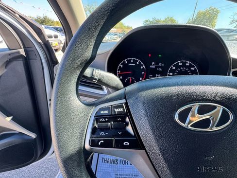 Used 2022 Hyundai Accent SE image 14