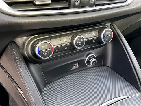 Used 2024 Alfa Romeo Stelvio Veloce image 30