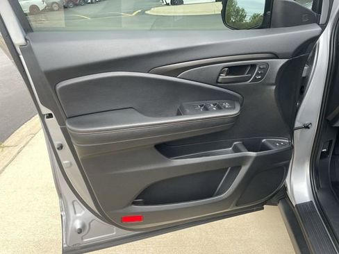 Used 2025 Honda Passport TrailSport image 14
