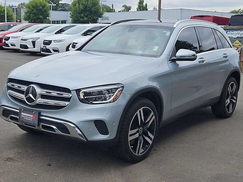 Used 2021 Mercedes-Benz GLC 300 4MATIC image 3