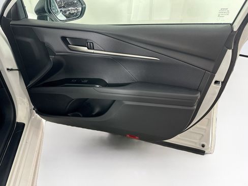 Used 2025 Toyota Camry SE FWD image 32