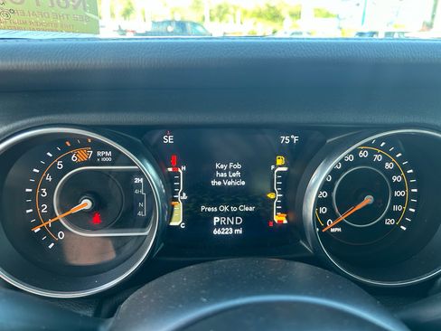 Used 2021 Jeep Wrangler Unlimited Sahara w/ Cold Weather Group AWD/4WD image 10