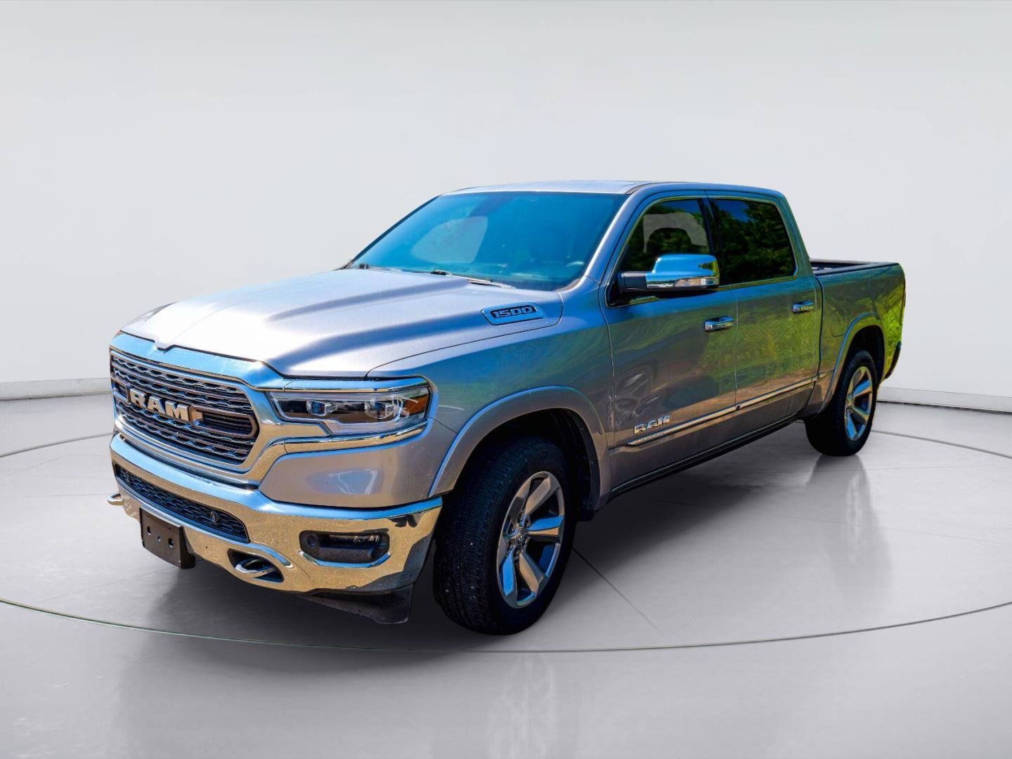 Used 2019 RAM 1500 Limited AWD/4WD image 2