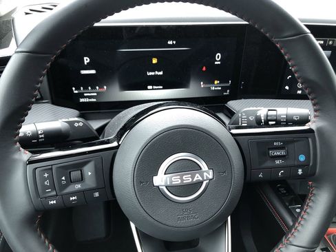 Used 2025 Nissan Kicks SR image 23