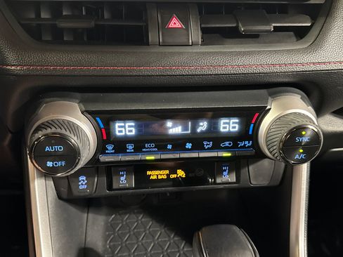 Used 2021 Toyota RAV4 SE w/ Weather & Moonroof Package AWD/4WD image 22