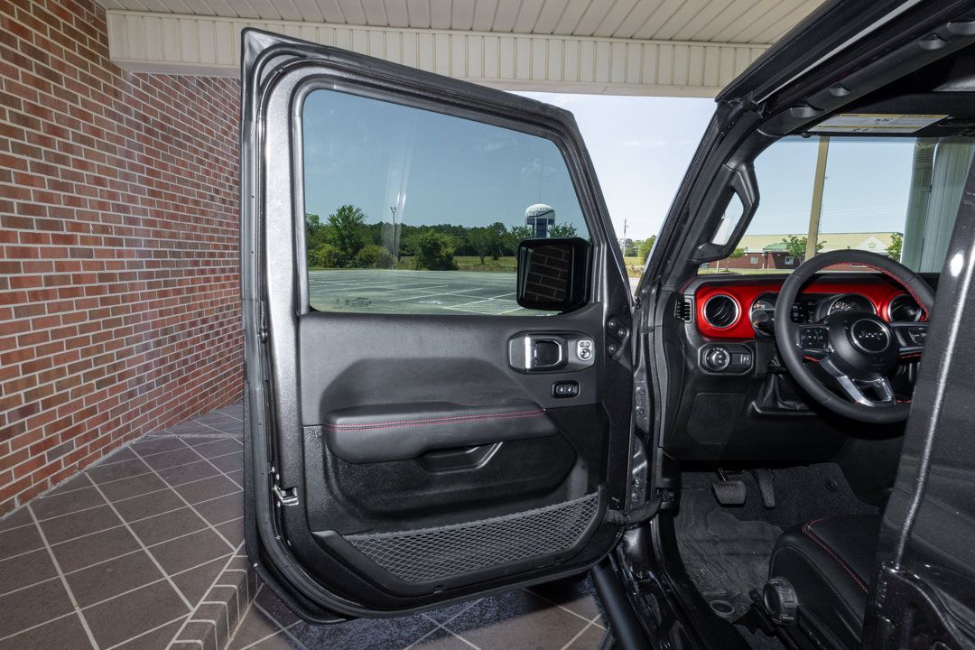 Used 2023 Jeep Gladiator Rubicon w/ LED Lighting Group AWD/4WD image 12