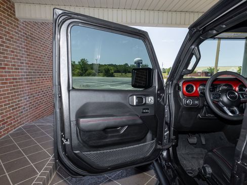 Used 2023 Jeep Gladiator Rubicon w/ LED Lighting Group AWD/4WD image 12
