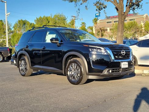 New 2025 Nissan Pathfinder SV image 14