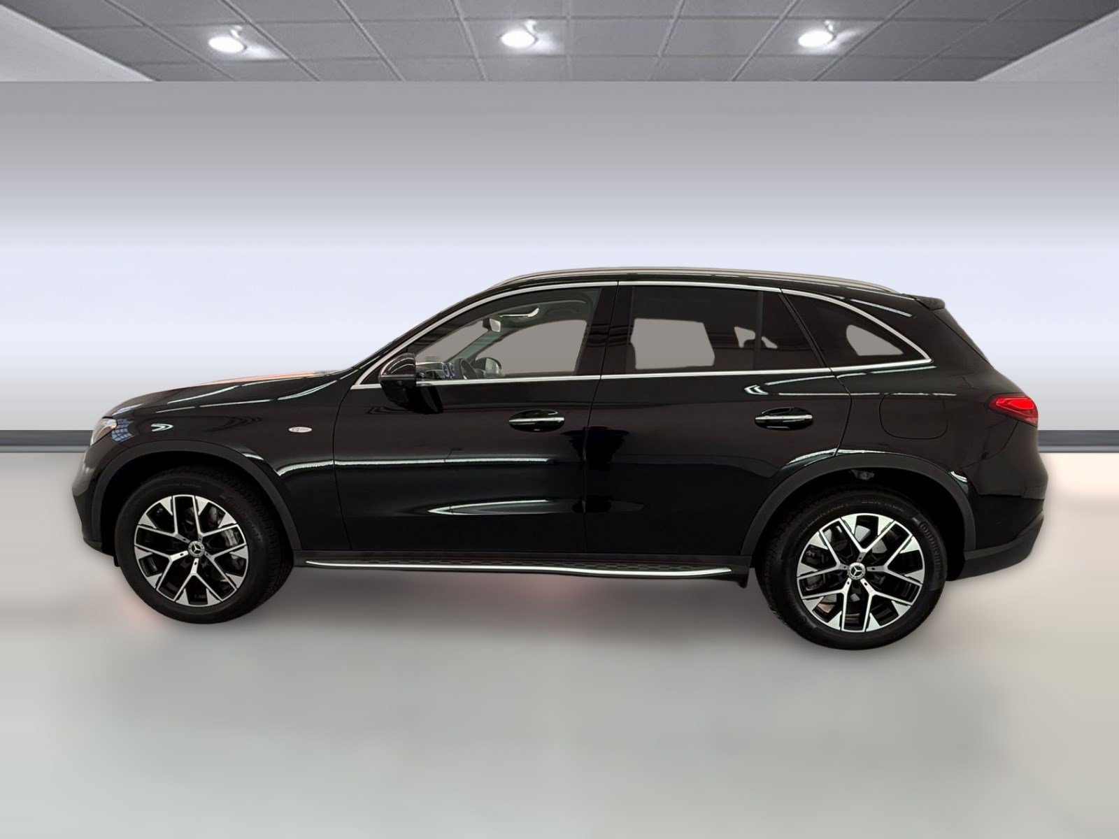 Used 2025 Mercedes-Benz GLC 350e 4MATIC image 2