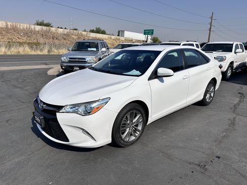 Used 2016 Toyota Camry SE FWD image 2