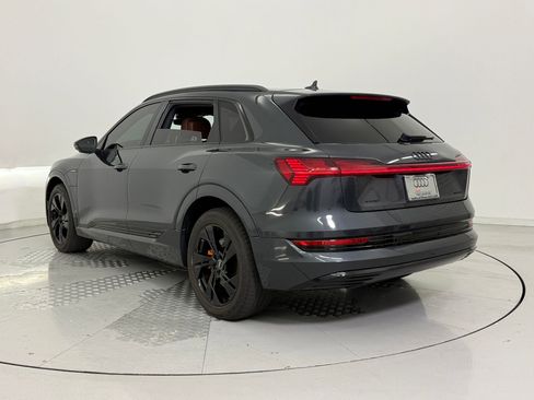 Used 2022 Audi e-tron Premium w/ Convenience Plus Package image 3
