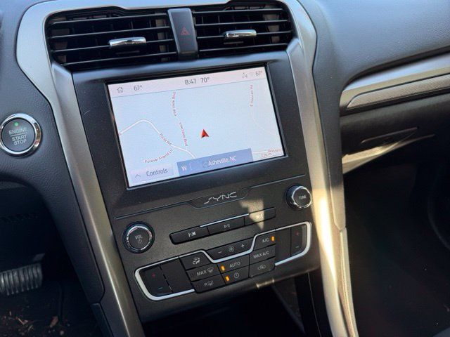 Used 2019 Ford Fusion SE FWD image 13