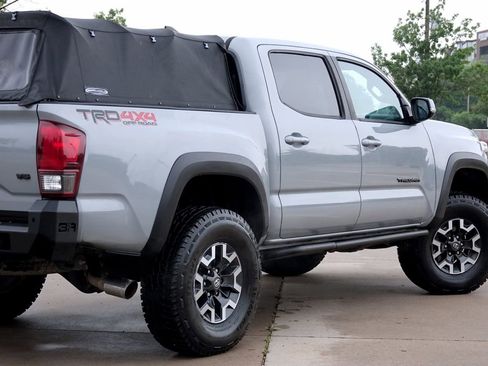 Used 2019 Toyota Tacoma TRD Off-Road w/ TRD Premium Off Road Package image 27