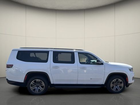 Used 2024 Jeep Wagoneer L Series II RWD image 8