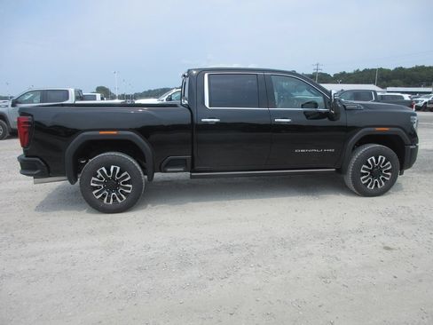 New 2026 GMC Sierra 2500 Denali Ultimate AWD/4WD image 3
