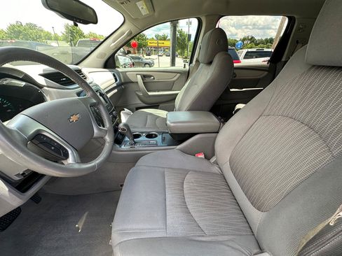 Used 2015 Chevrolet Traverse LT w/ Style and Technology Package FWD image 12