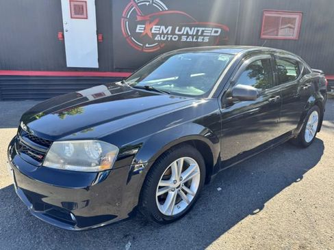 Used 2014 Dodge Avenger SXT w/ Sun/Sound Group FWD image 2
