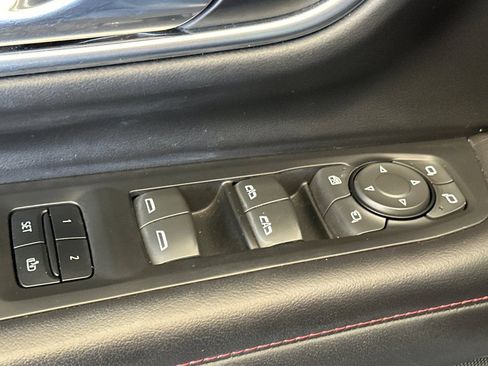 Used 2021 Chevrolet Suburban RST w/ Luxury Package AWD/4WD image 12