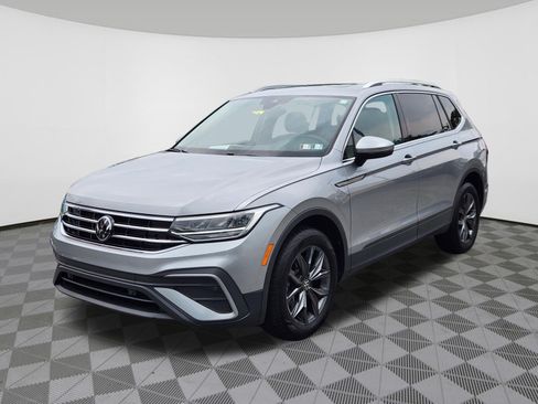Certified 2024 Volkswagen Tiguan SE AWD/4WD image 2