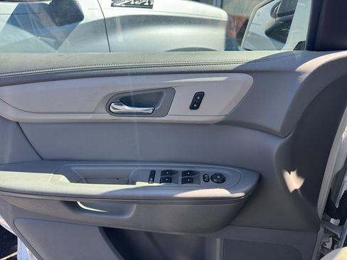 Used 2017 Chevrolet Traverse LT FWD image 10