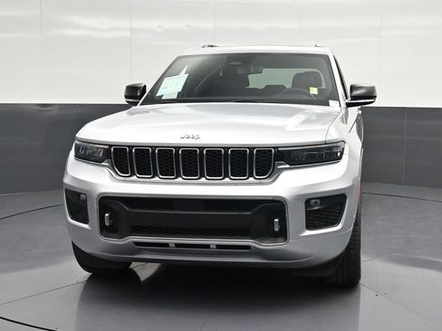 Used 2023 Jeep Grand Cherokee Overland w/ Luxury Tech Group IV RWD image 6