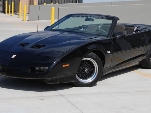 Used 1992 Pontiac Firebird Convertible RWD image 3