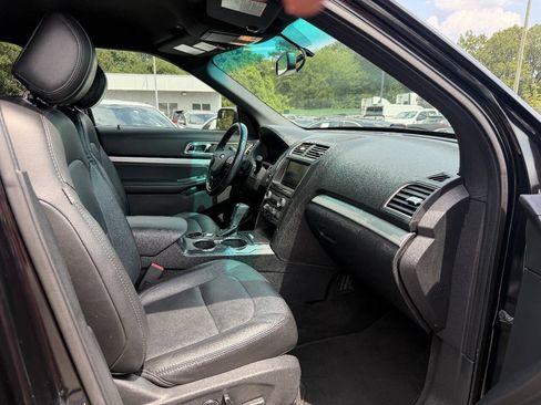 Used 2016 Ford Explorer XLT w/ Equipment Group 202A FWD image 13