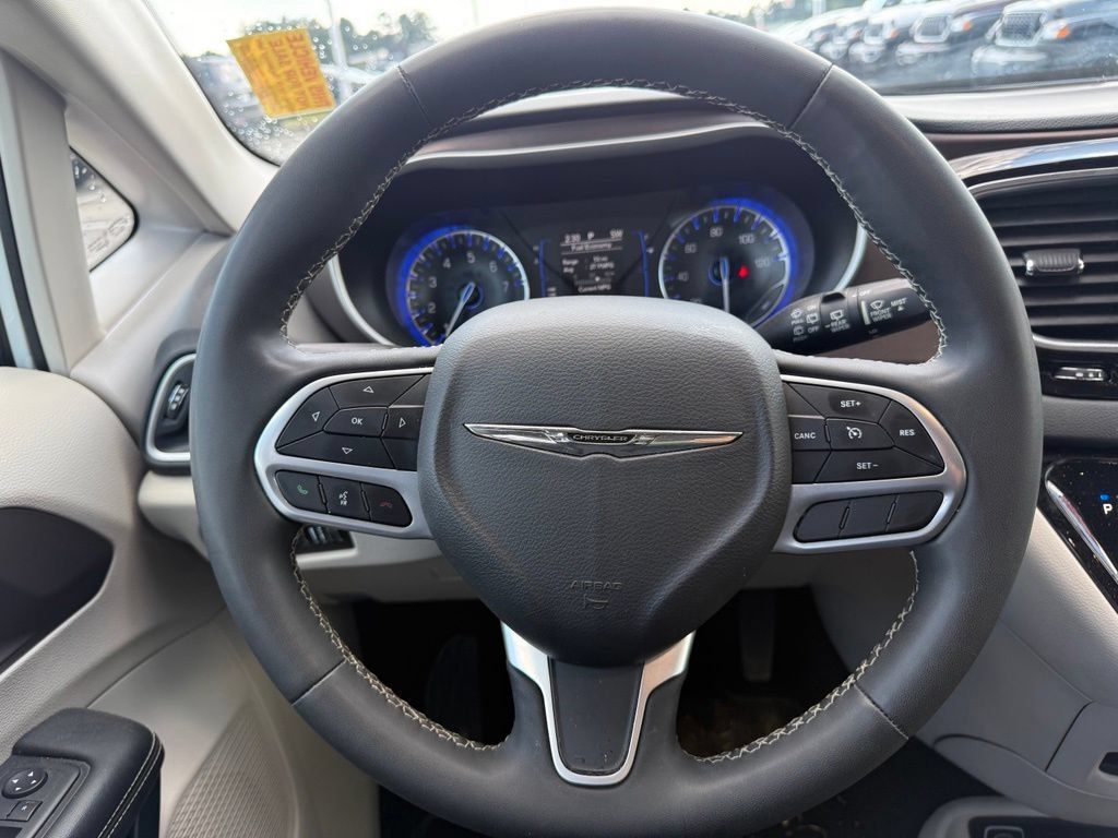 Used 2023 Chrysler Voyager LX FWD image 7