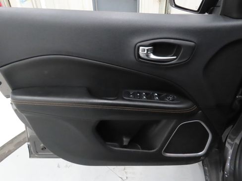 Used 2018 Jeep Compass Limited w/ Navigation Group image 9