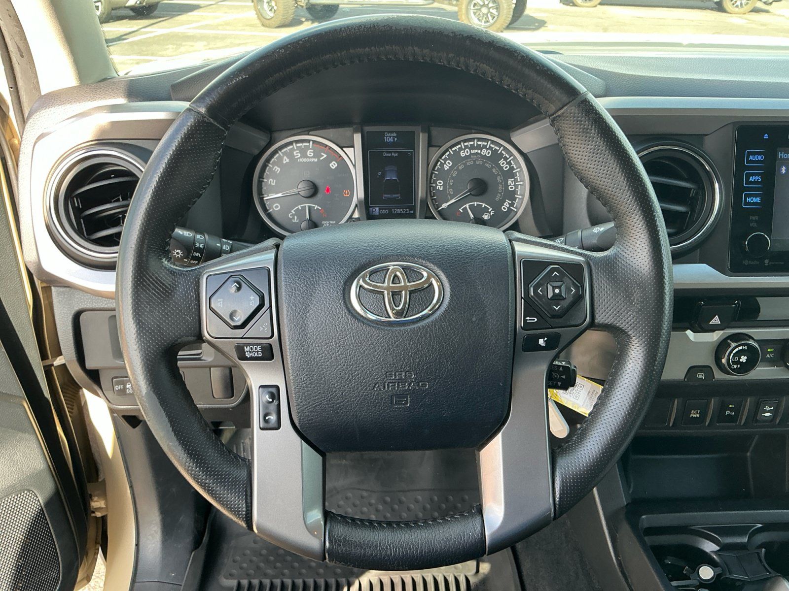 Used 2017 Toyota Tacoma SR5 w/ Tow Package RWD image 8