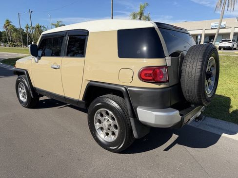 Used 2011 Toyota FJ Cruiser 4WD w/ Upgrade Pkg image 3