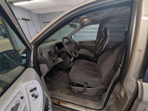 Used 2006 Chrysler Town & Country FWD image 21