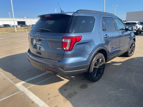 Used 2018 Ford Explorer XLT w/ Equipment Group 202A AWD/4WD image 5