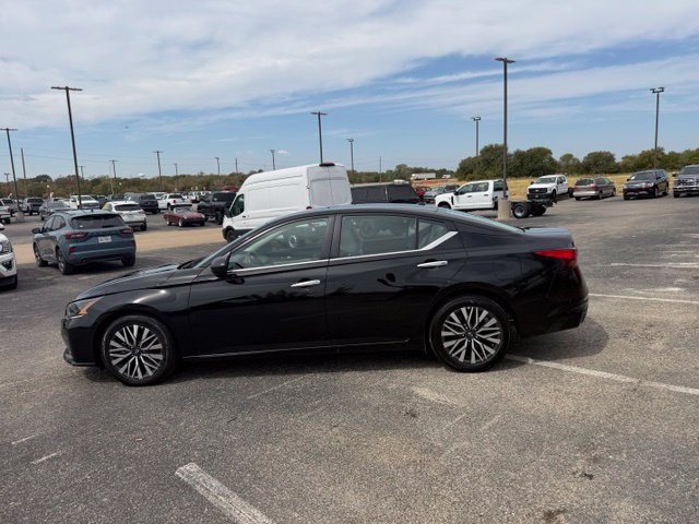 Used 2025 Nissan Altima 2.5 SV FWD image 8
