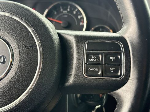 Used 2017 Jeep Wrangler Unlimited Rubicon w/ Connectivity Group image 27