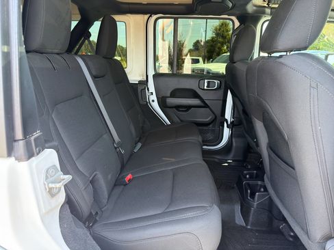 Used 2020 Jeep Wrangler Unlimited Sahara AWD/4WD image 26