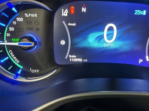 Used 2022 Chrysler Pacifica Touring-L w/ Uconnect Theater Family Group image 29