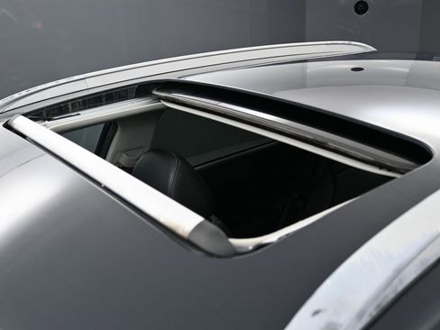 Used 2020 Kia Niro EX Premium image 11