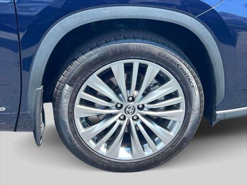 Certified 2022 Toyota Highlander Platinum image 12