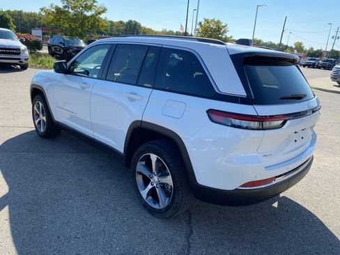 Certified 2023 Jeep Grand Cherokee Laredo image 8