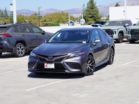 Used 2023 Toyota Camry SE FWD image 4