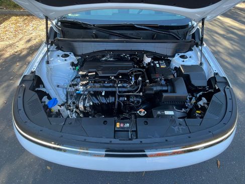 Used 2025 Hyundai Kona SEL image 32