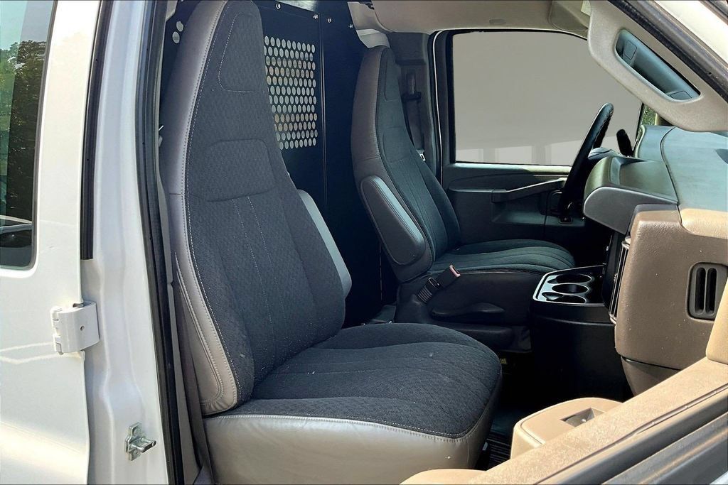 Used 2025 Chevrolet Express 2500 w/ Driver Convenience Package RWD image 23