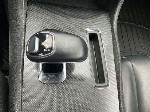 Used 2013 Chrysler 300 S image 9