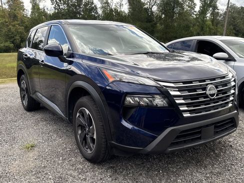 Used 2025 Nissan Rogue SV AWD/4WD image 2