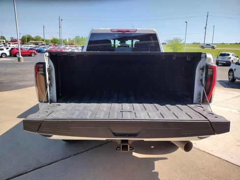 Used 2025 GMC Sierra 2500 AT4 w/ AT4 Premium Plus Package AWD/4WD image 19