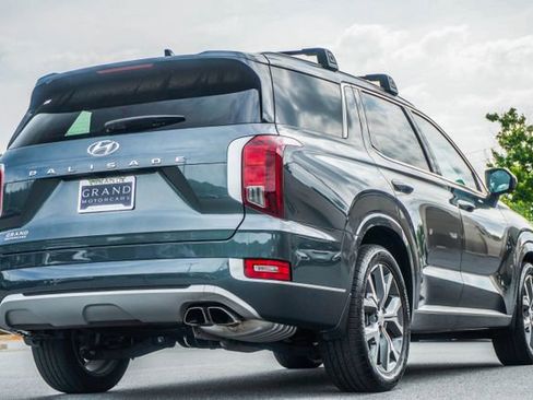 Used 2022 Hyundai Palisade Limited w/ Winter Package FWD image 12