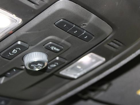 Used 2023 Chevrolet Suburban Premier image 29